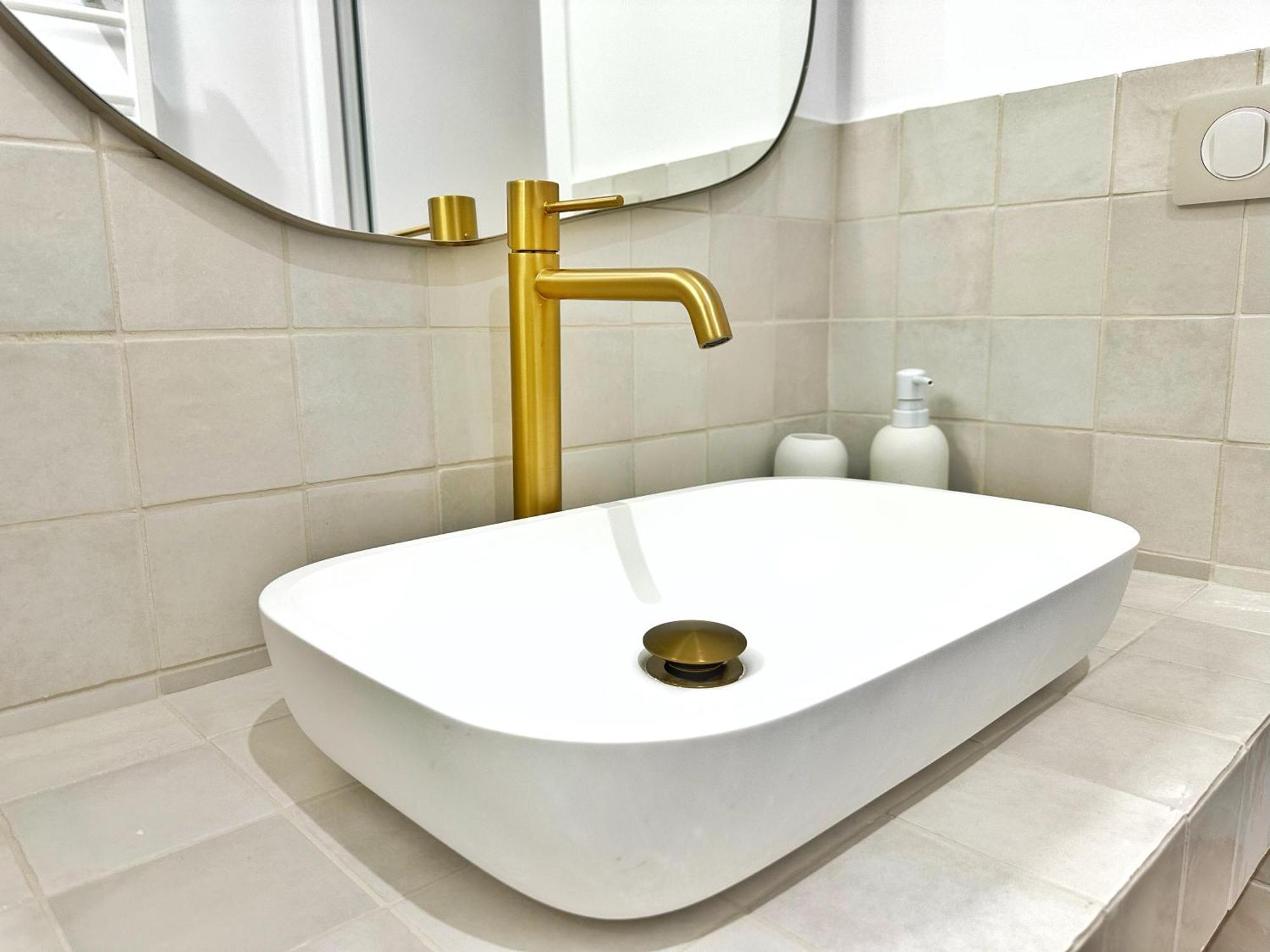 La Maison Cavet 5 Appartements De Standing Au Coeur Du Village Sanary-sur-Mer Ngoại thất bức ảnh